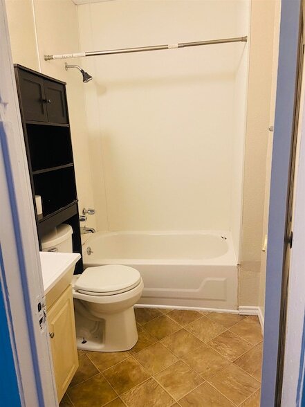 Building Photo - 744 9th St