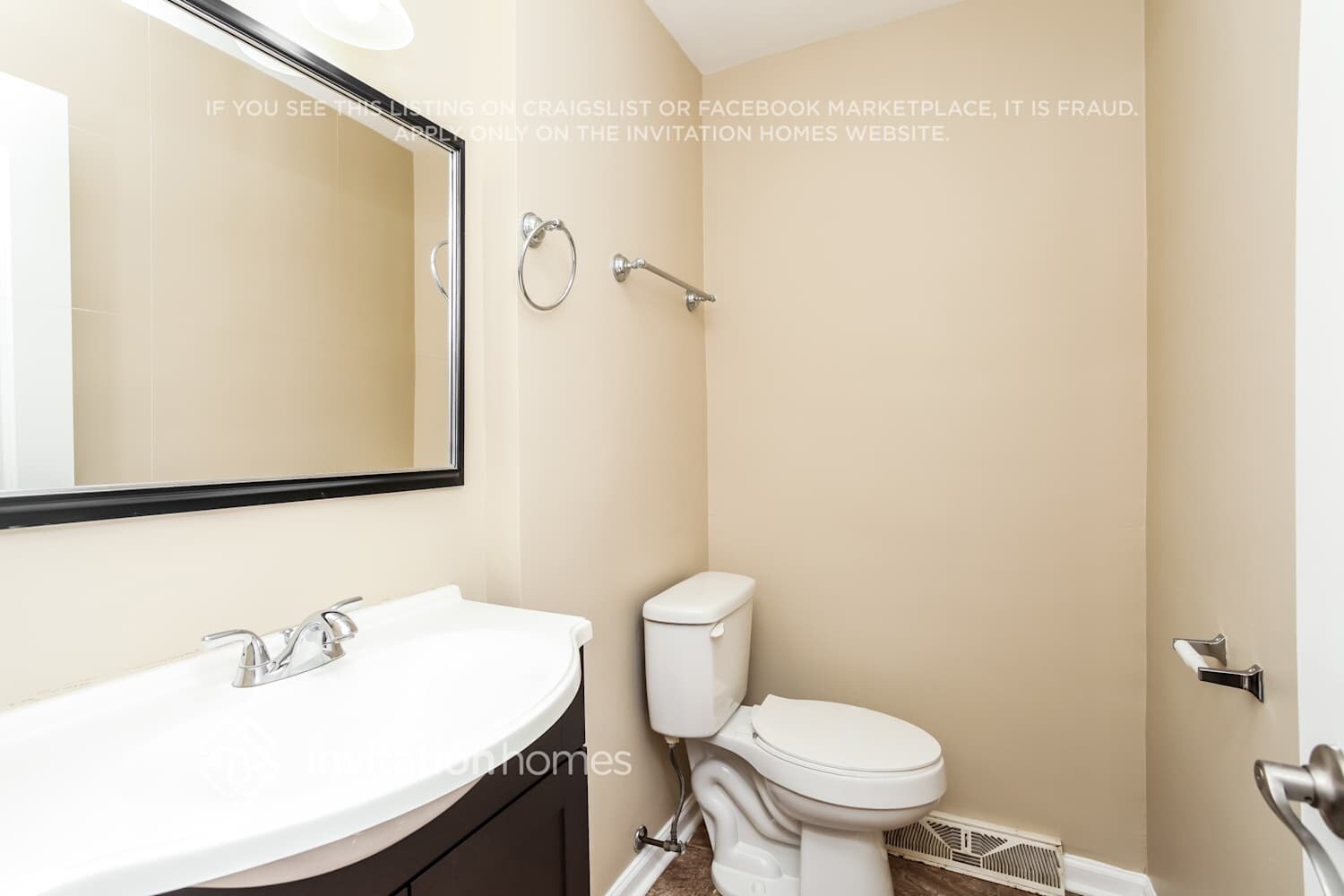 Building Photo - 9542 S Sacramento Ave