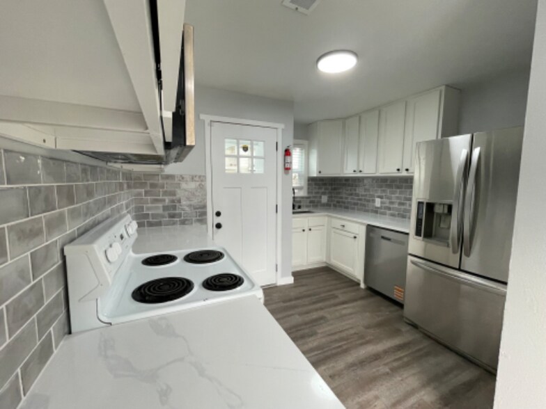 Building Photo - 6107 99th St SW