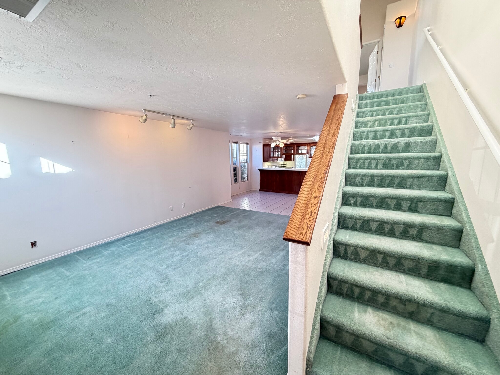 Building Photo - 1200 Glen Canyon Dr