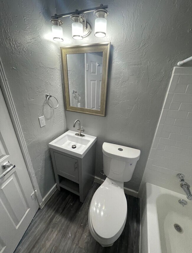 Building Photo - Remodeled Two Bedroom, End Unit with A/C and Large Fenced Yard at La Terraza!!