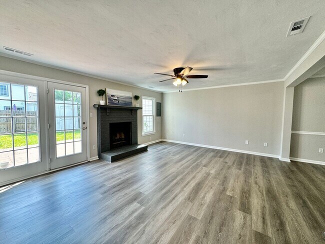 Building Photo - COMPLETELY Updated & Ready 08-21-26!! Sparkling Community Pool - Pet Friendly - Fenced Backyard!