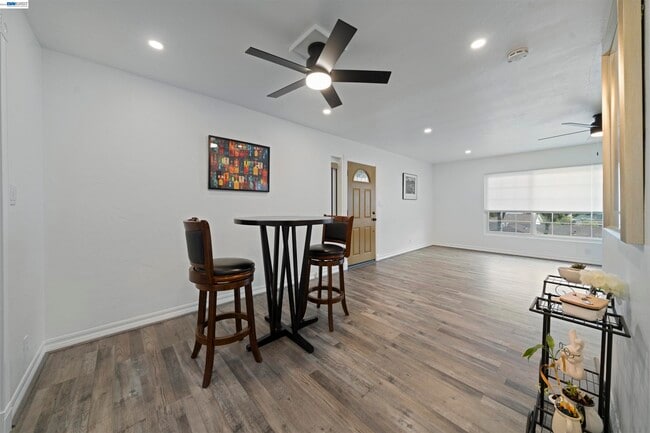 Building Photo - 22123 Main St