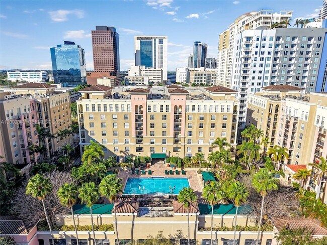 Building Photo - 520 SE 5 Ave