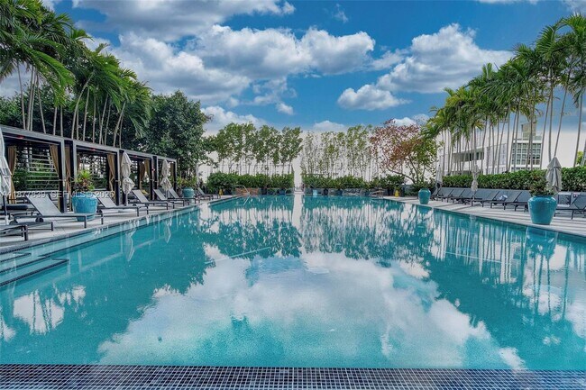 Building Photo - 121 NE 34th St