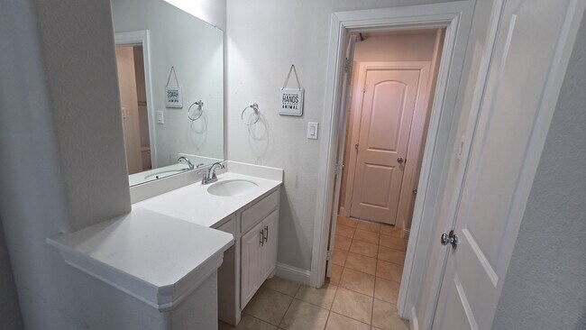 Building Photo - 1112 Maverick Dr