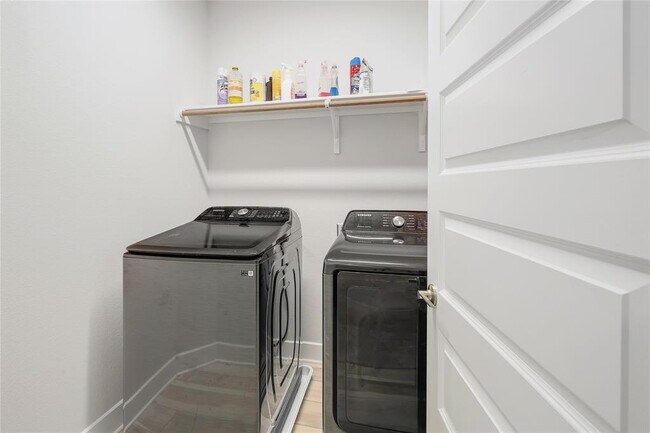 Building Photo - 207 Flowers Ave