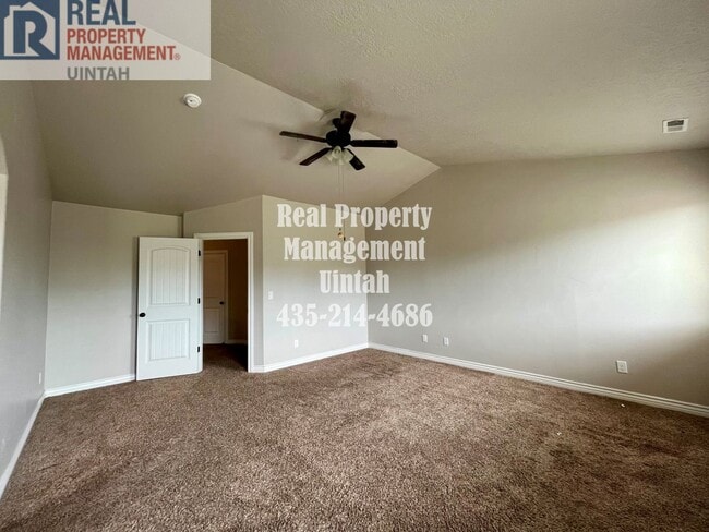 Building Photo - 3 bed 2.5 bath townhome in Fox Run