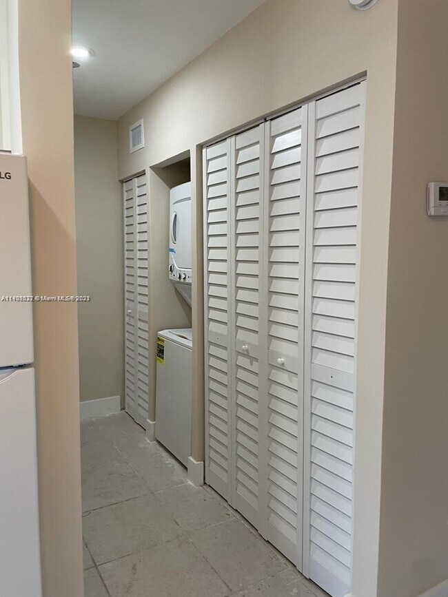Building Photo - 639 Tamiami Blvd