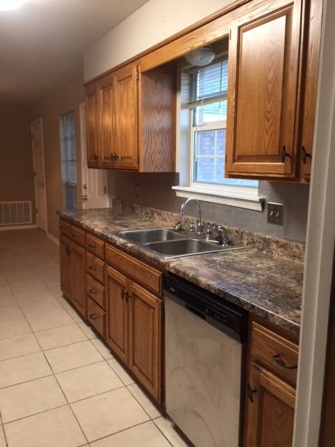 Building Photo - 3414 Reeder Dr