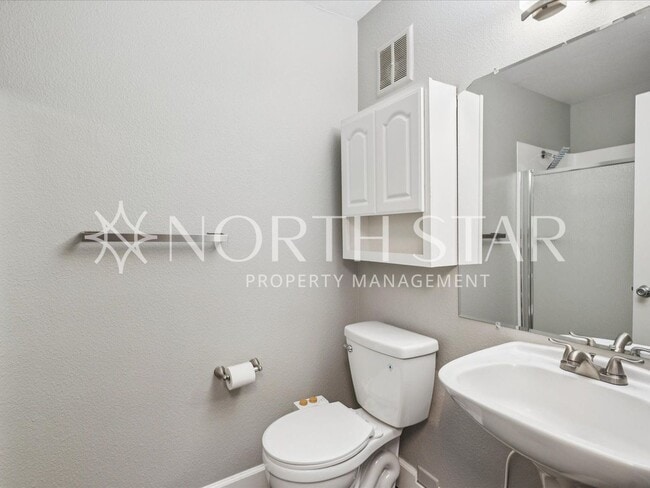 Building Photo - Mt. Park Condo with High Ceilings