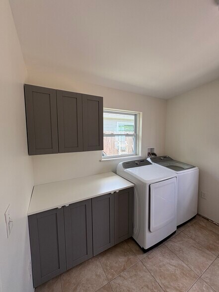 Building Photo - 4243 Dartmouth Ave N