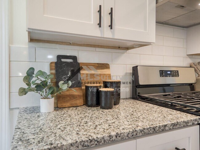 Building Photo - 1010 Cole St