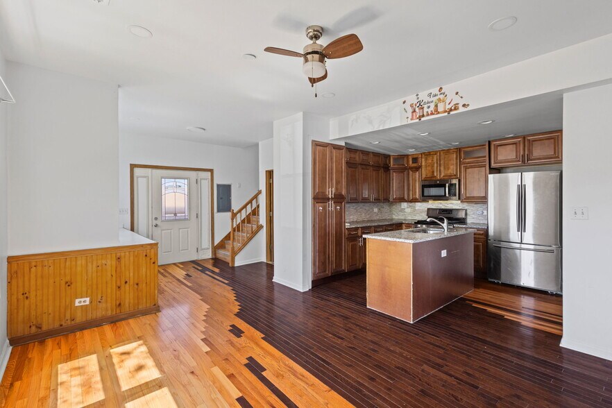 Building Photo - 5230 S Lockwood Ave