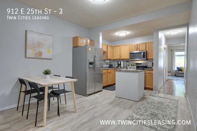Building Photo - 912 E 25th St