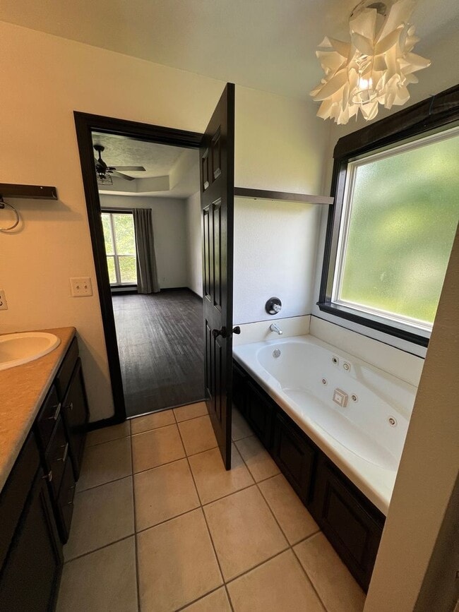 Building Photo - Spacious Basement Home with Breathtaking V...
