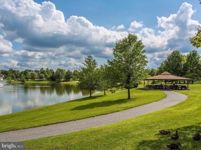 Building Photo - 2601 Emerson Dr