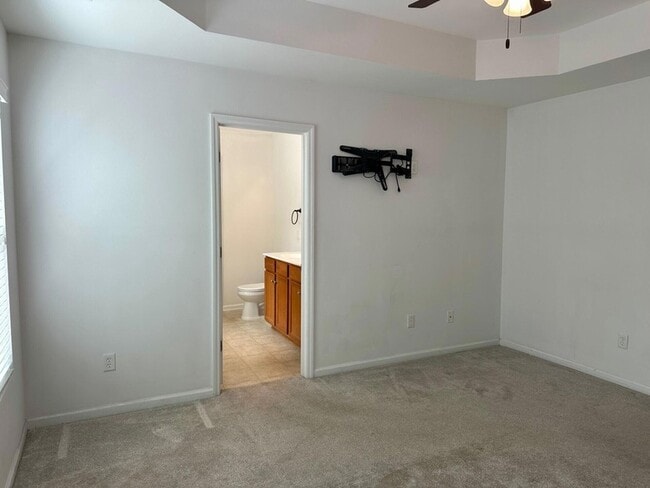 Building Photo - 450 Delmont Dr