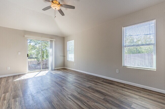 Building Photo - 9802 Vandenberg Way