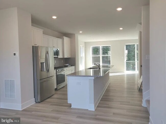 Building Photo - 6947 Farragut Dr