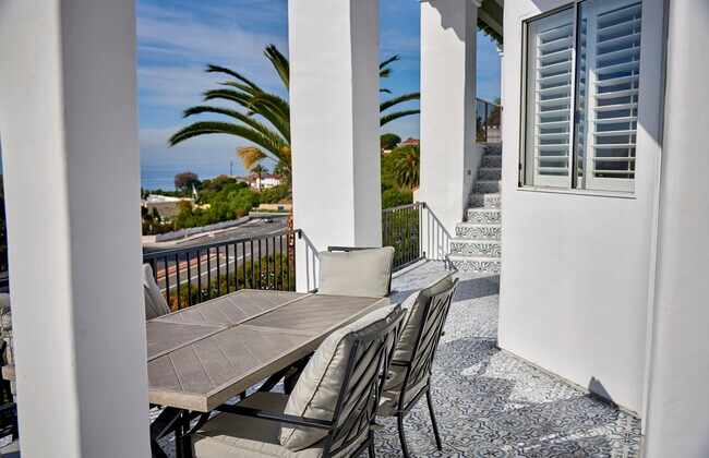 Building Photo - 7080 Via del Mar