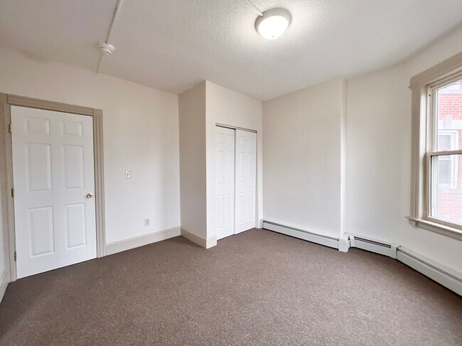 Interior Photo - 35-37 Bond St / Rosario Properties, LLC