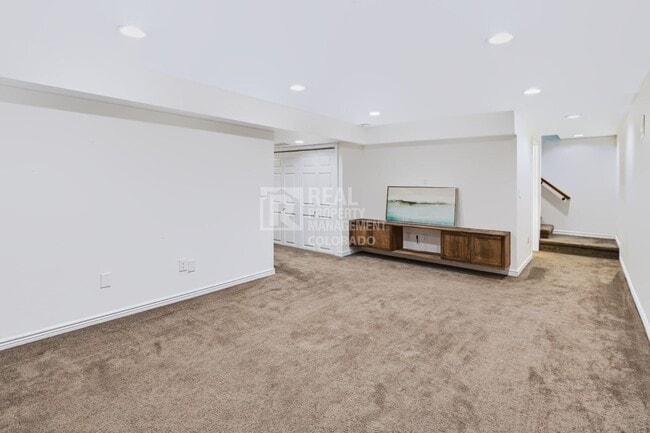Building Photo - 660 Omega Ln