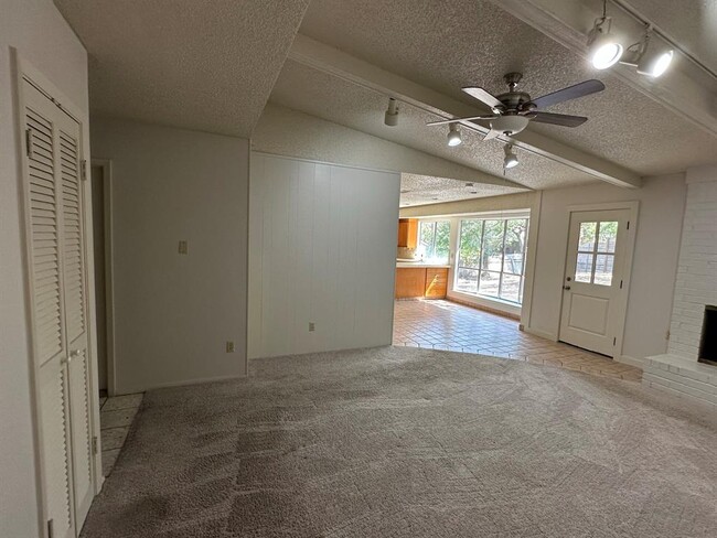 Building Photo - 2314 Farnswood Cir