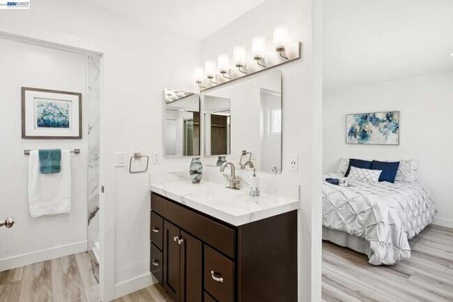 Building Photo - 2800 Seville Cir