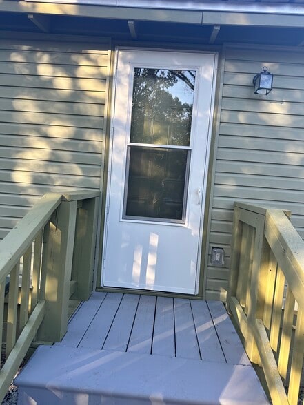 Building Photo - 132 Patten St