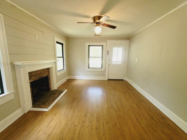 Building Photo - 526 N Adams St