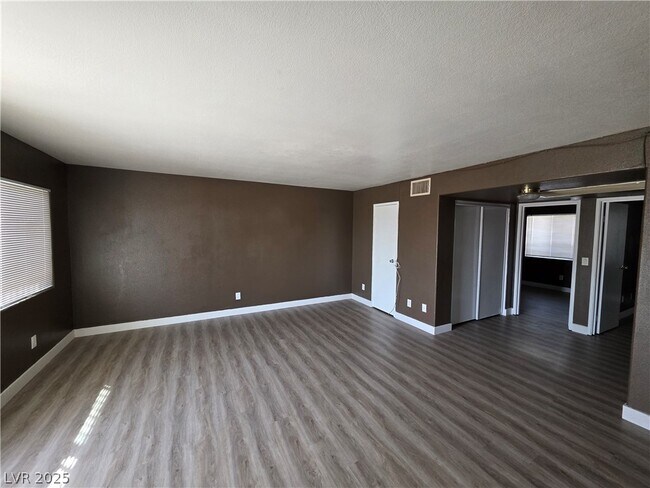 Building Photo - 5165 E Glendale Ave