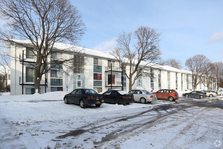 Wedgewood West 20012005 E Henrietta Rd Rochester NY 14623 Apartment Finder