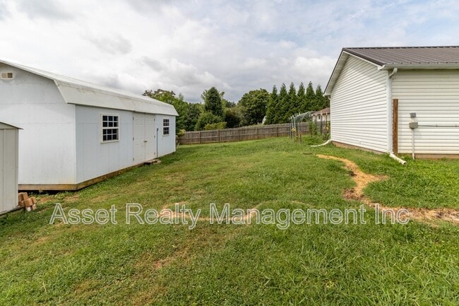 Building Photo - 2821 Vicksburg Ln