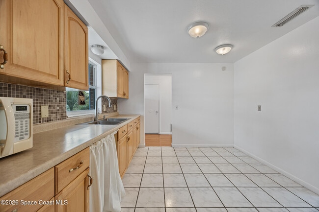 Building Photo - 5320 Sandra Dr