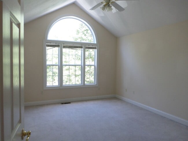 Building Photo - 1035 Red Leaf Ct NW