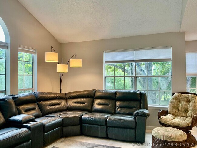 Building Photo - 1125 Crystal Way
