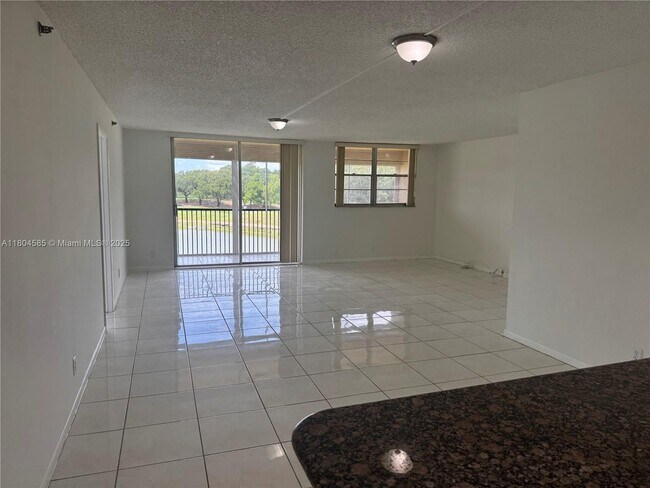 Building Photo - 3001 W Rolling Hills Cir