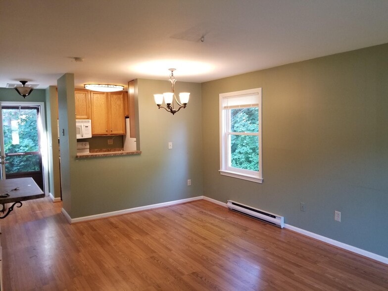 Dining srea - 11 Farmgate Rd