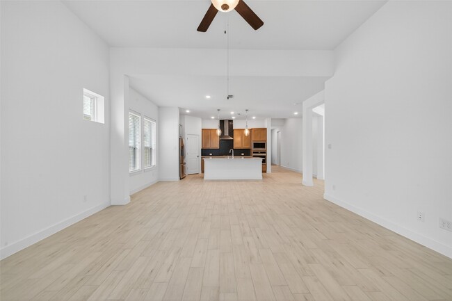 Building Photo - 211 Amaranth Wy
