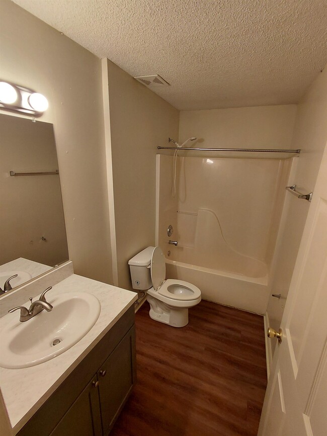Building Photo - 2713 Oak Park Ct