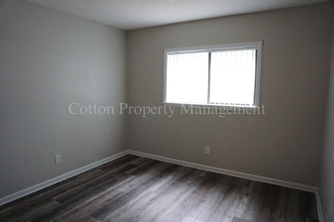 Building Photo - 2BR/2BA Condo - Great Location in Midtown Wilmington on Holly Tree / $1,199 /month Includes Water...