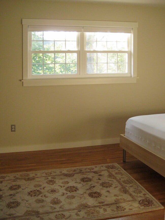 Building Photo - 415 Burgoyne Rd