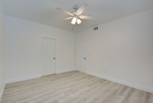 Building Photo - Gorgeous two bedroom two bathroom condo in...