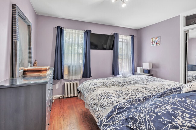 Building Photo - 18 Vose St