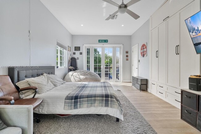 Building Photo - 9636 NE 5th Avenue Rd