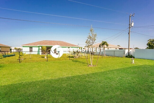 Building Photo - 3 Bedroom Pet-Friendly Home in Cape Coral, FL with Main Street Renewal