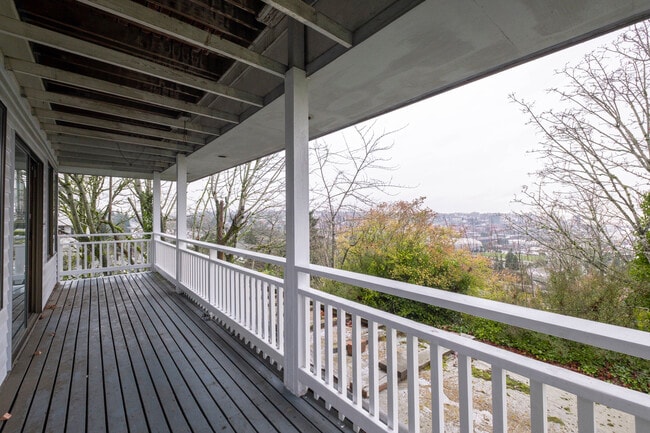 Building Photo - 414 E 32nd St