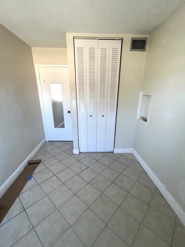 Building Photo - 506 Lori Dr