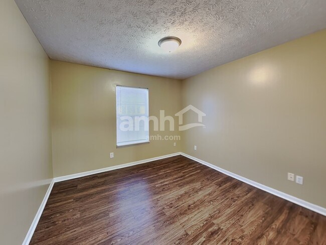 Building Photo - 2040 Theodore Dr